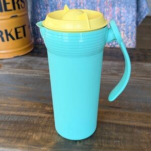 Tupperware Aqua and Yellow Twist & Go Pitcher with Removable Handle